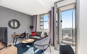 The Median Rosebank Luxury Apartment - Building With Generator